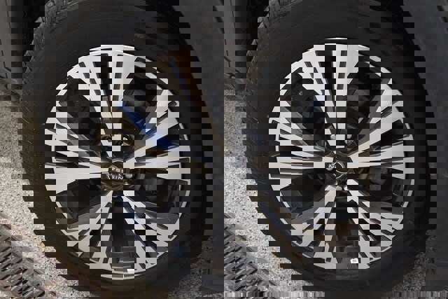 Used 2023 Nissan Rogue SV image 14