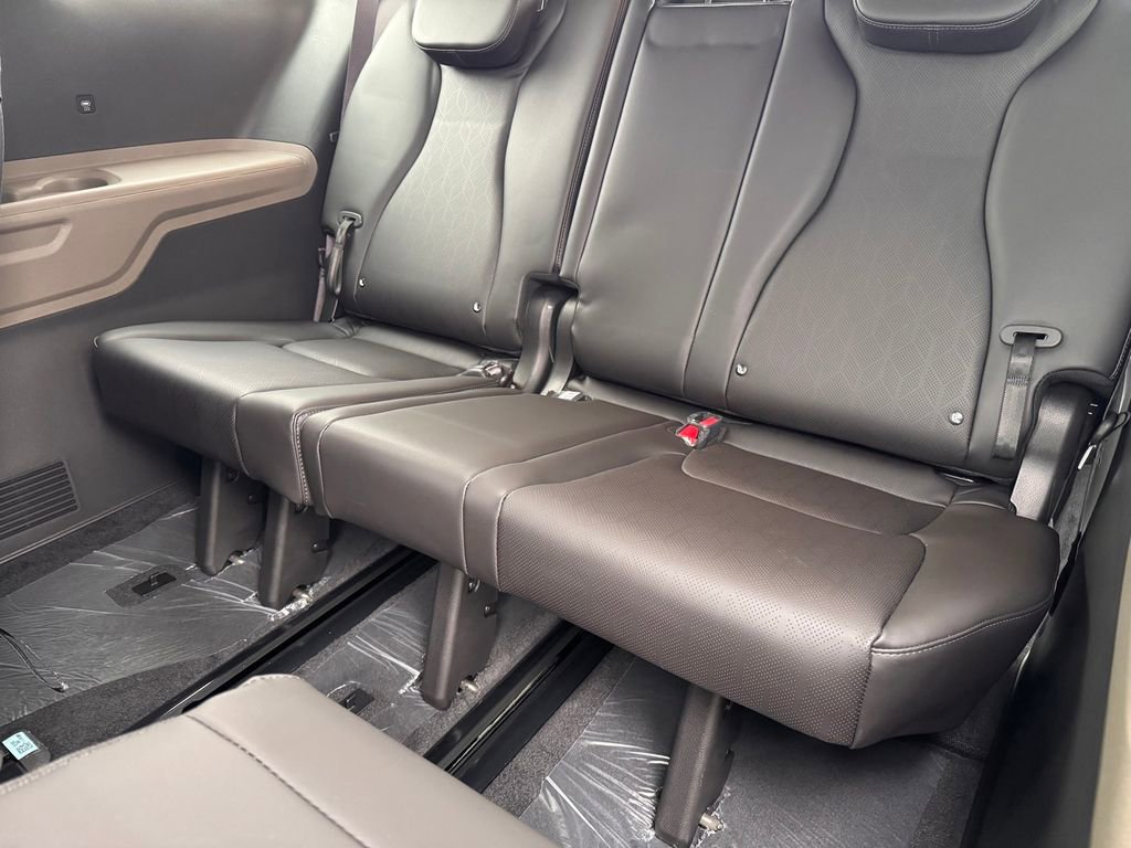 New 2026 Kia Carnival FWD image 26