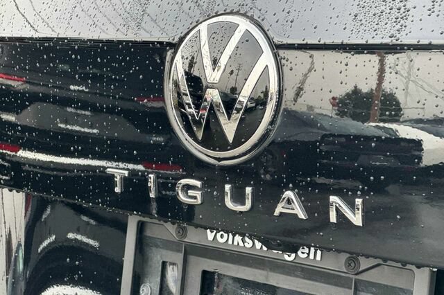 Used 2024 Volkswagen Tiguan SE R-Line FWD image 27