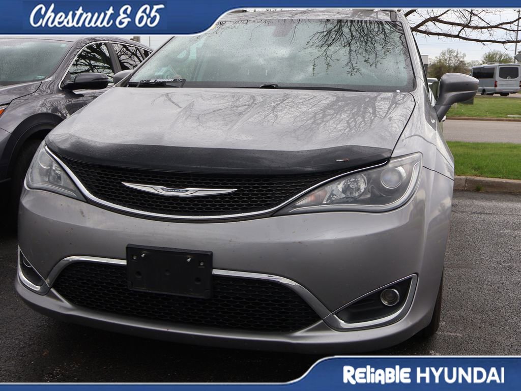 Used 2017 Chrysler Pacifica Touring-L image 13