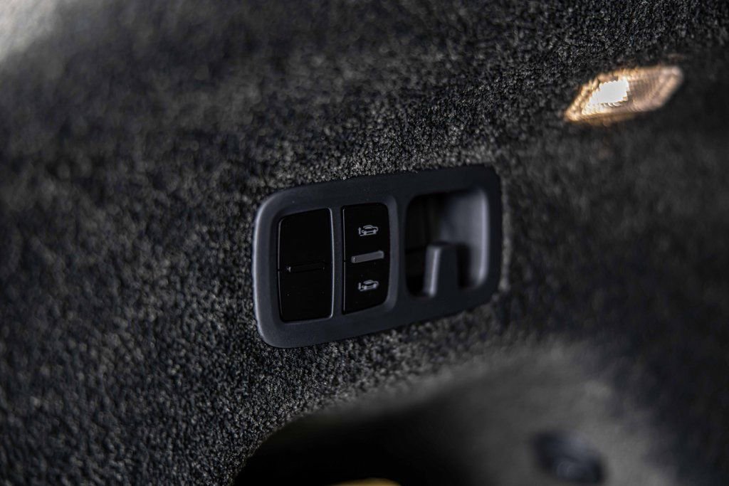 Used 2022 Bentley Bentayga image 18