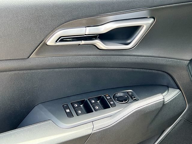 New 2026 Kia Sportage LX FWD image 17