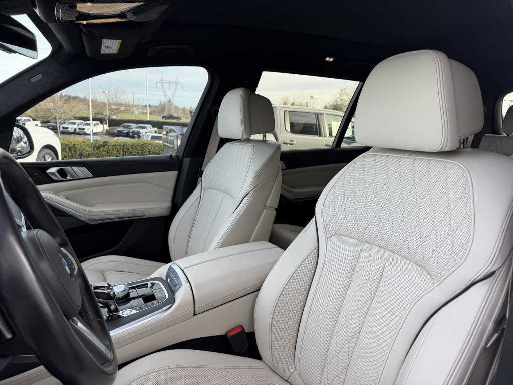 Used 2021 BMW X7 xDrive40i w/ M Sport Package image 15