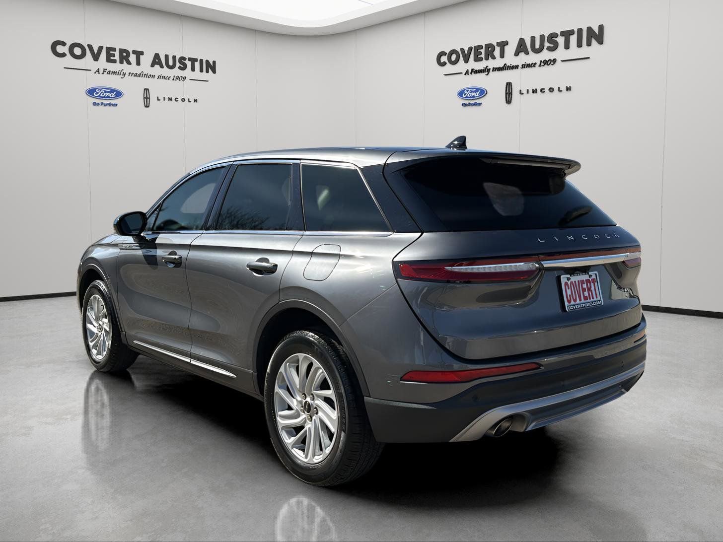 Certified 2024 Lincoln Corsair FWD image 3