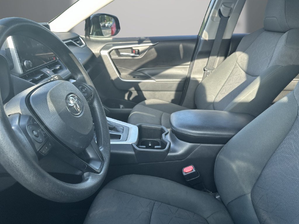 Used 2024 Toyota RAV4 XLE AWD/4WD image 3