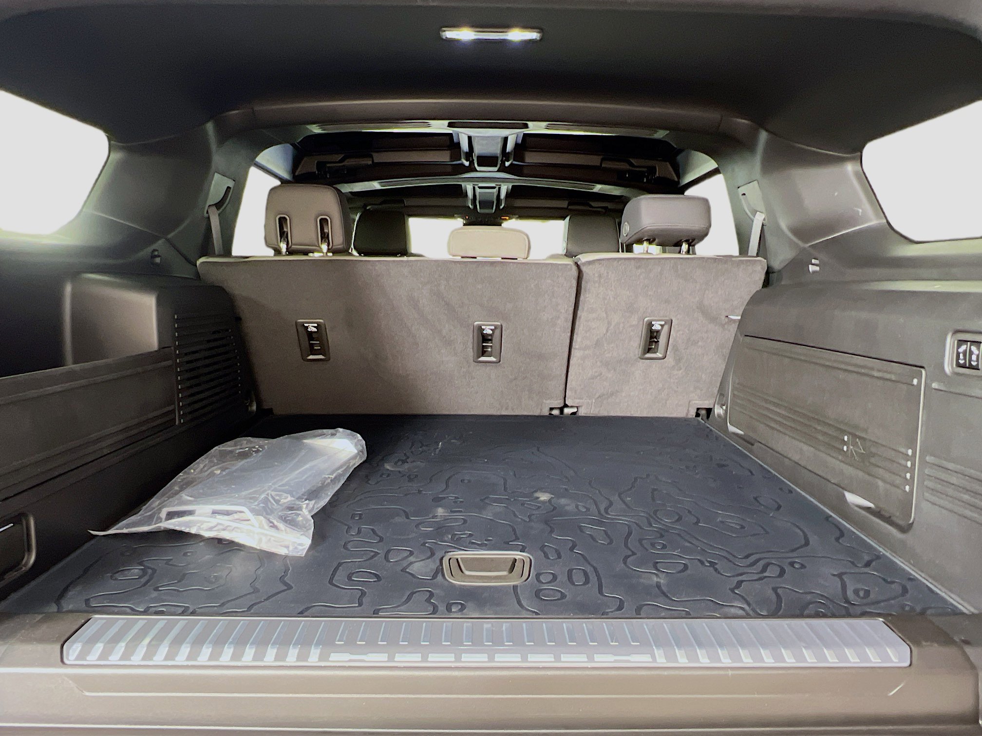 Used 2024 GMC Hummer EV 2X w/ LPO, Illumination Package image 28