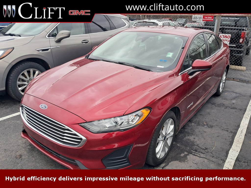 Used 2019 Ford Fusion SE image 1