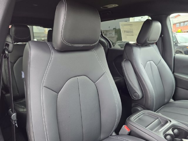 New 2027 Chrysler Pacifica LX FWD image 44