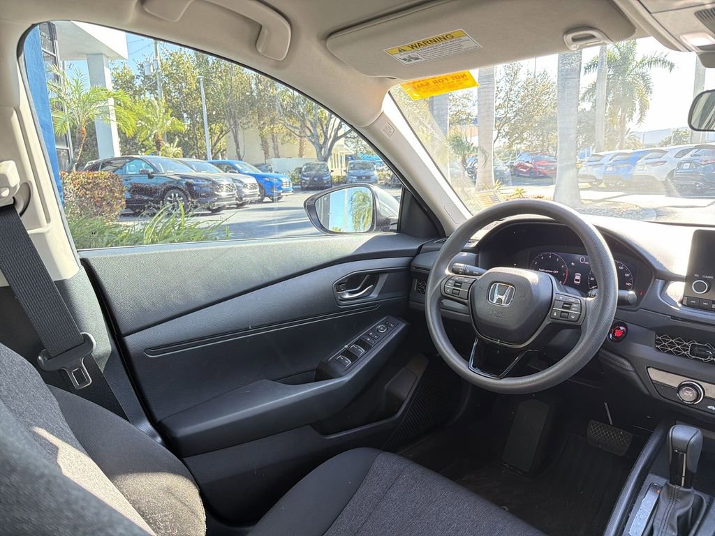 Certified 2025 Honda Accord LX image 17