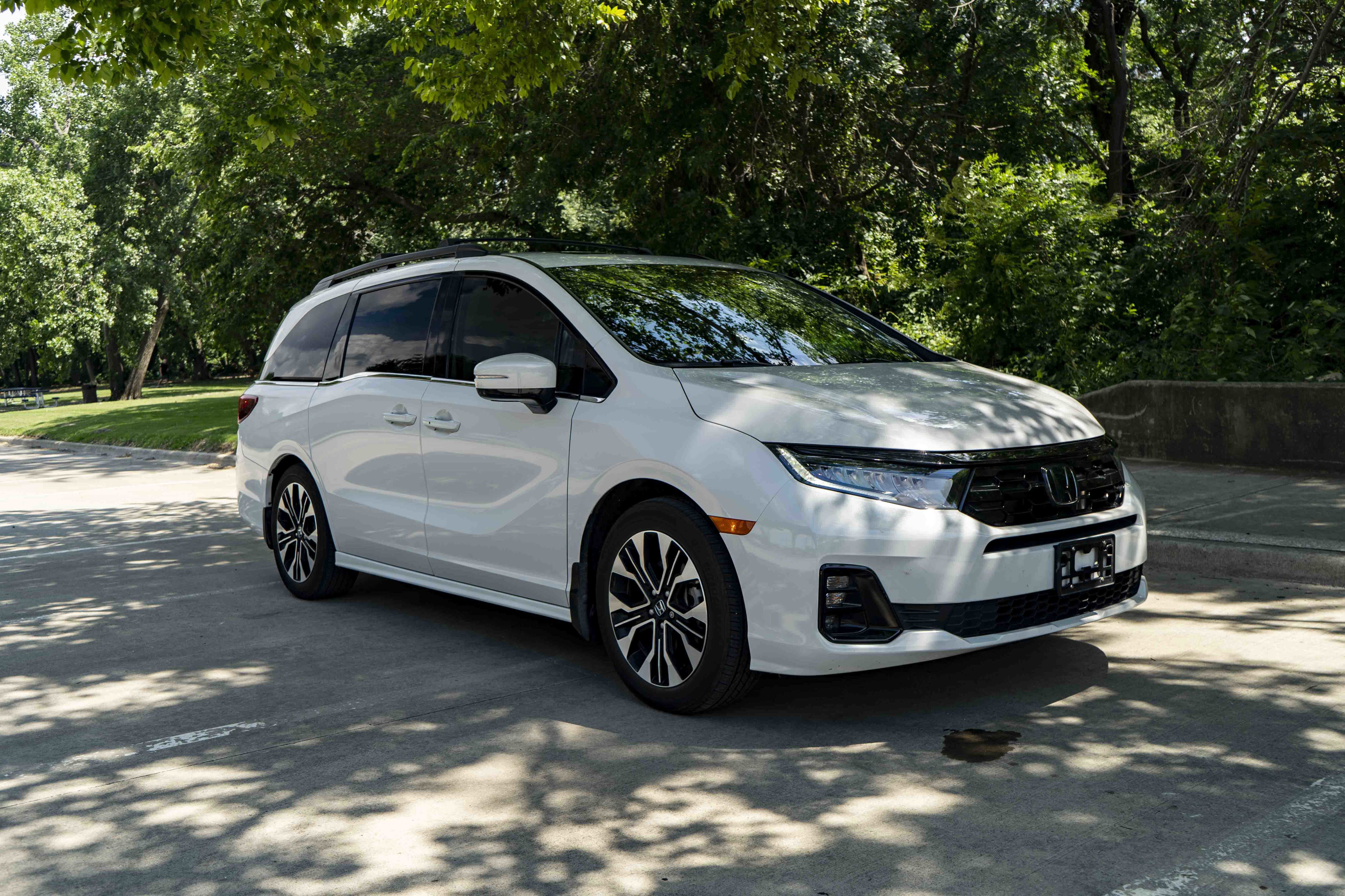 Used 2025 Honda Odyssey Elite image 2