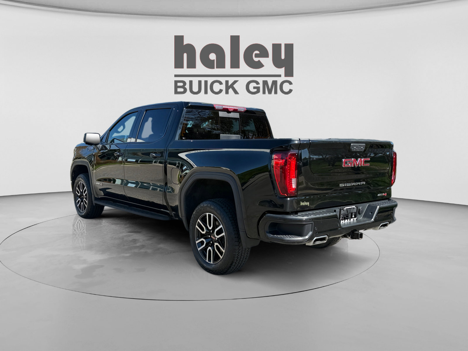 Used 2022 GMC Sierra 1500 AT4 w/ AT4 Premium Package image 3