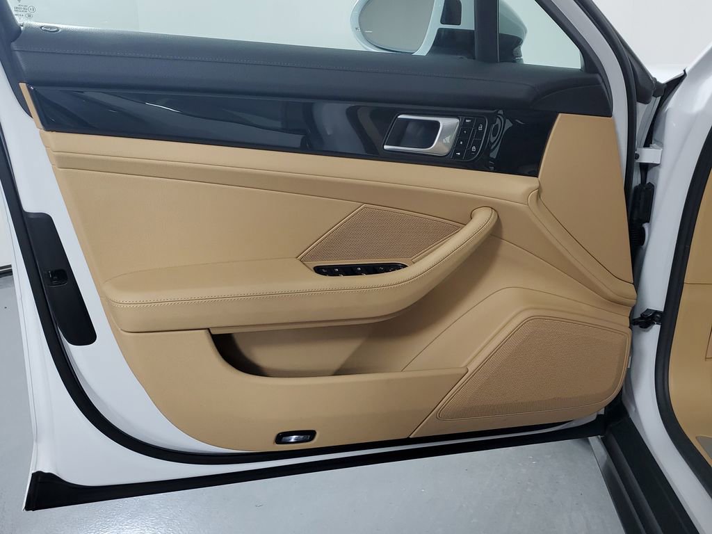 Used 2021 Porsche Panamera 4 image 12