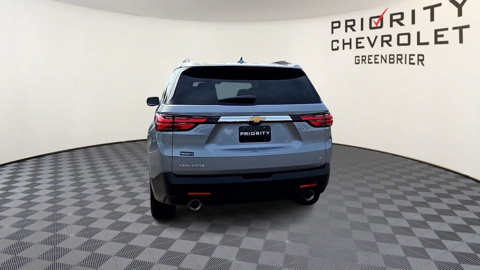 Used 2023 Chevrolet Traverse LT FWD image 7