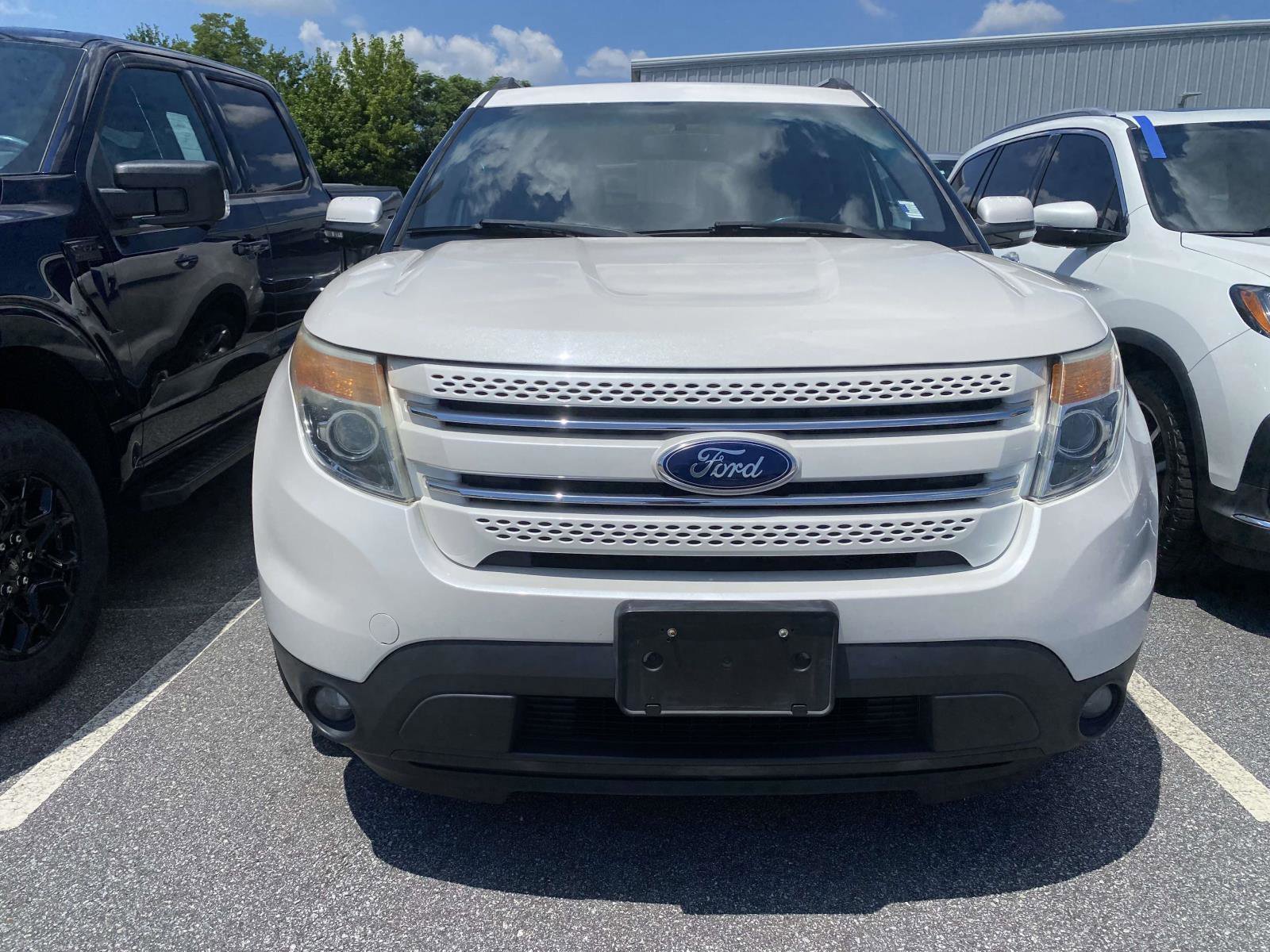 Used 2015 Ford Explorer Limited w/ Equipment Group 301A AWD/4WD image 2