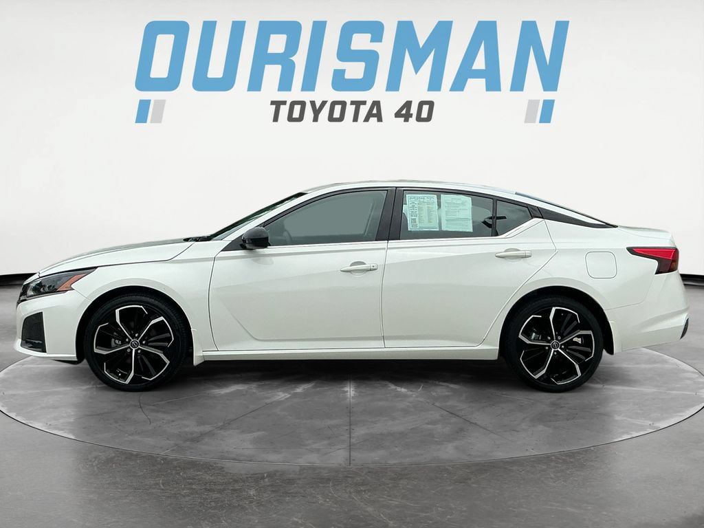 Used 2023 Nissan Altima 2.5 SR w/ SR Premium Package AWD/4WD image 4