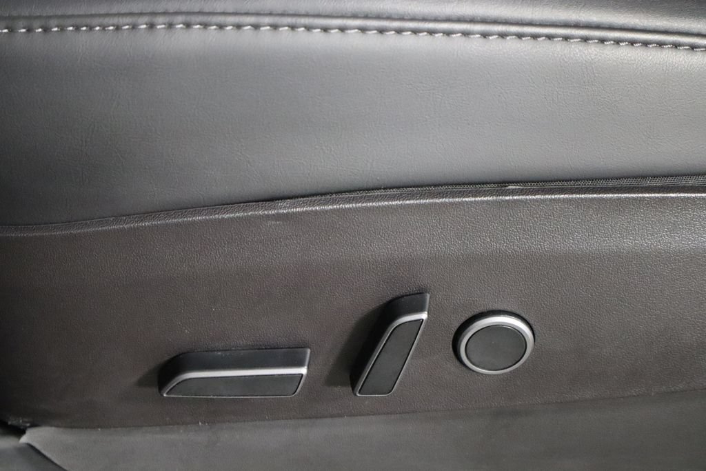 Used 2023 Tesla Model Y Performance AWD/4WD image 19