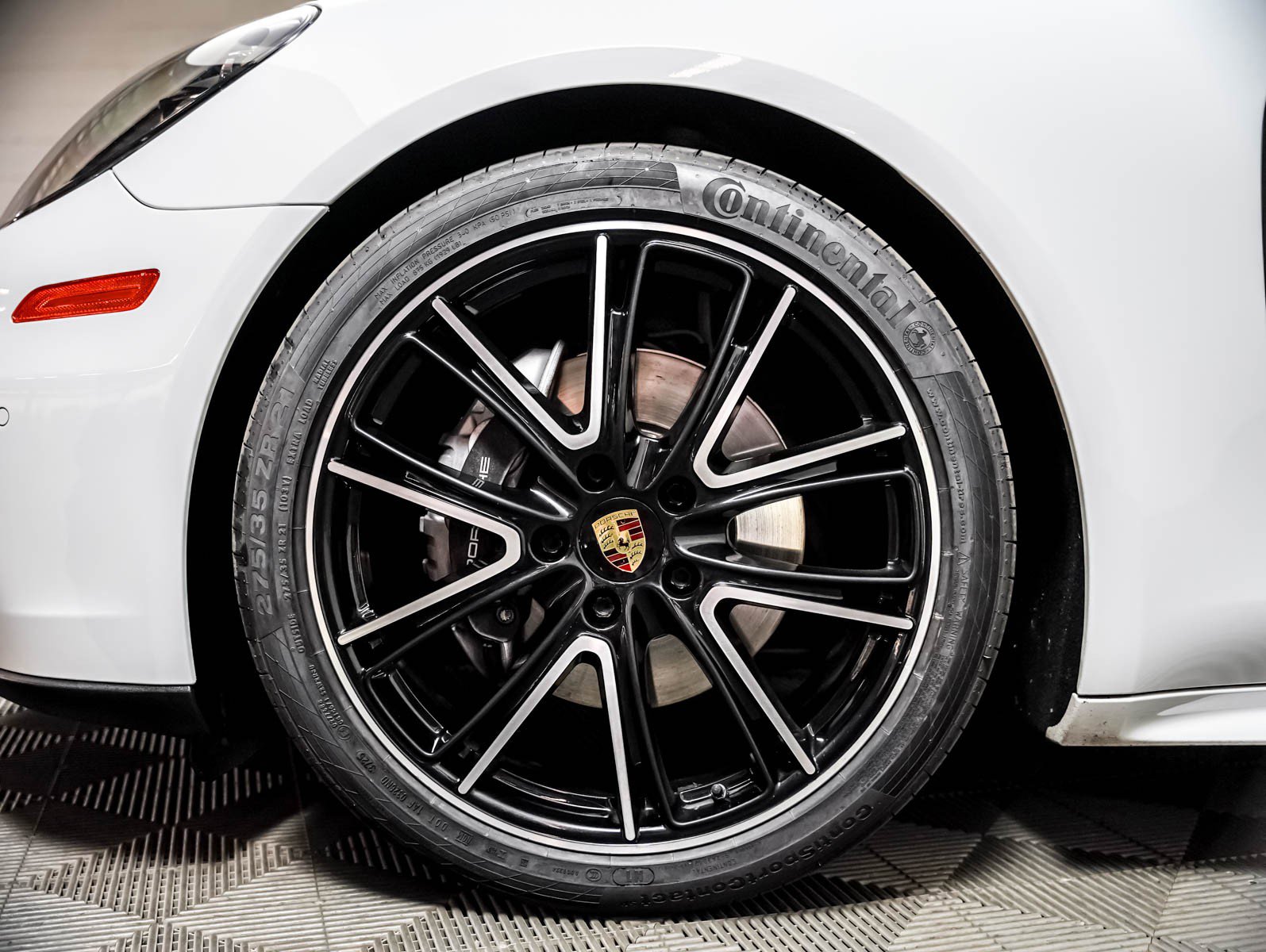 Certified 2018 Porsche Panamera RWD image 14