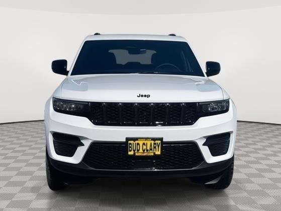 New 2025 Jeep Grand Cherokee Altitude image 8