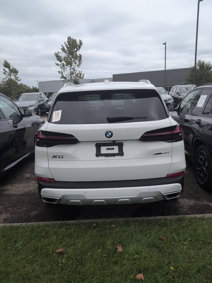 Used 2024 BMW X5 xDrive40i w/ Parking Assistance Package AWD/4WD image 3