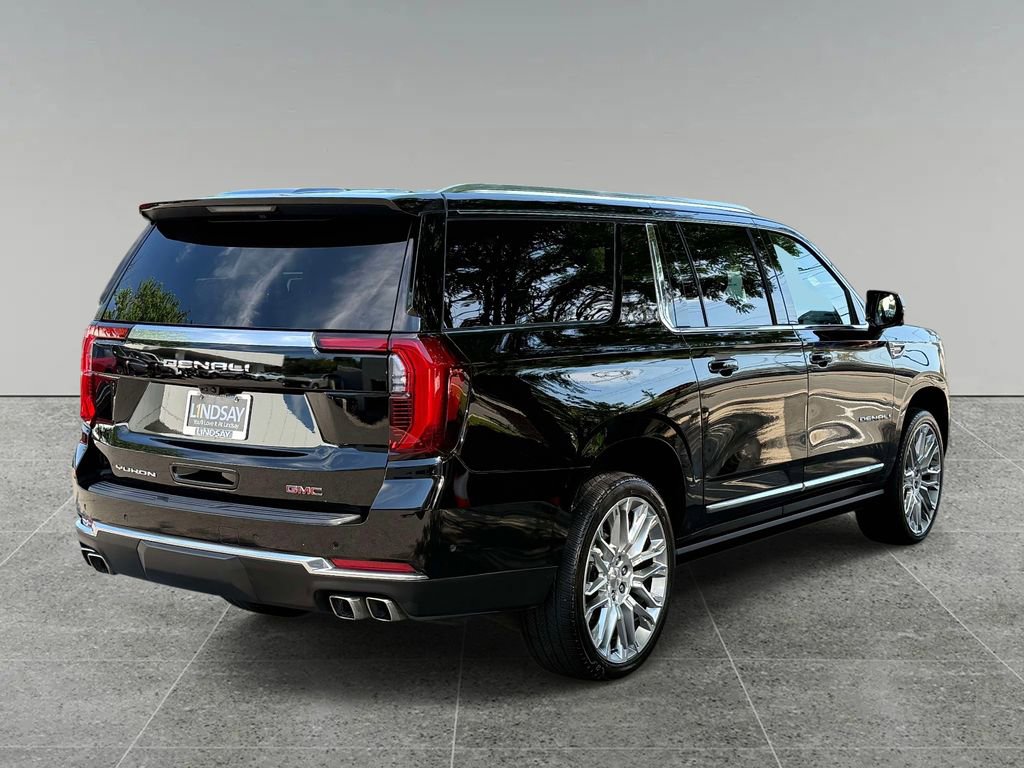 Used 2025 GMC Yukon XL Denali w/ Denali Reserve Package AWD/4WD image 10