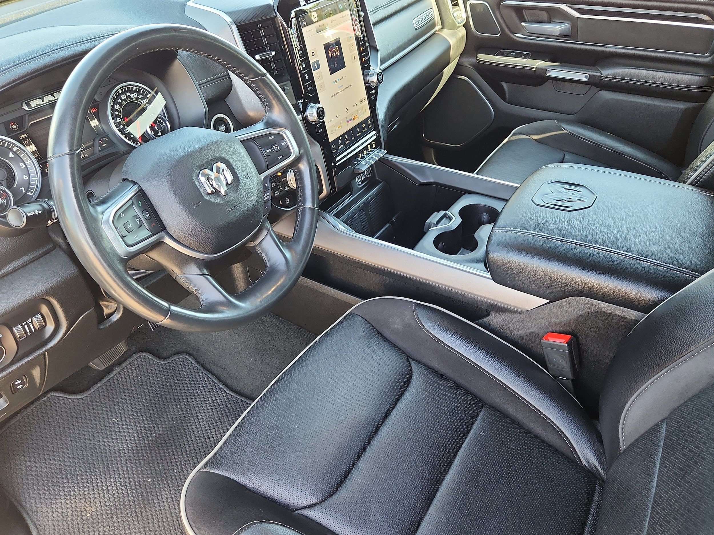 Used 2024 RAM 1500 Laramie AWD/4WD image 9