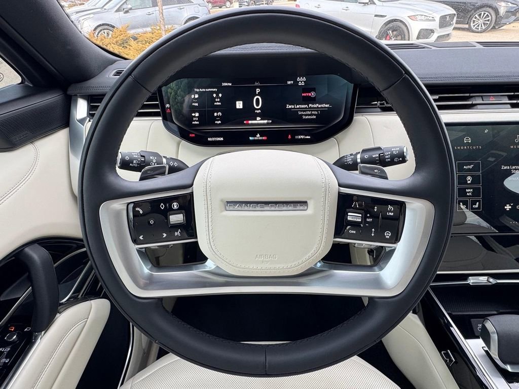 Used 2025 Land Rover Range Rover Long Wheelbase SE image 12