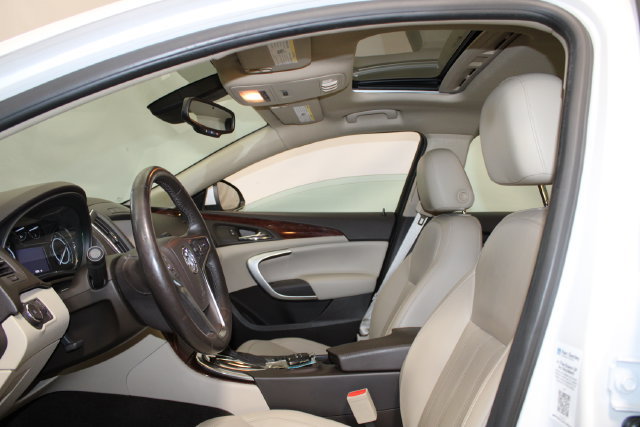 Used 2017 Buick Regal Premium w/ Driver Confidence Package #1 FWD image 9