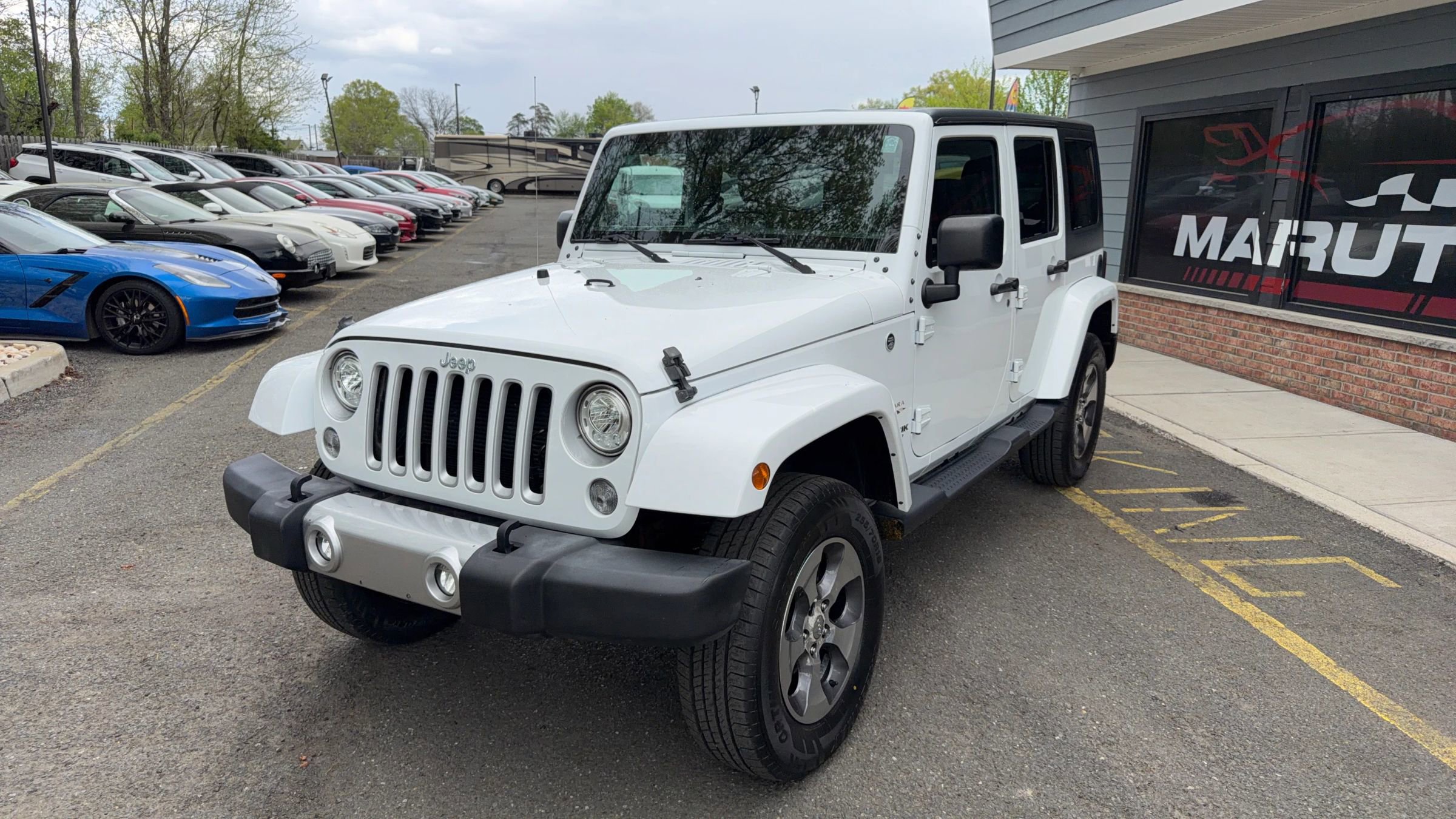 Used 2018 Jeep Wrangler Unlimited Sahara w/ Connectivity Group AWD/4WD image 1