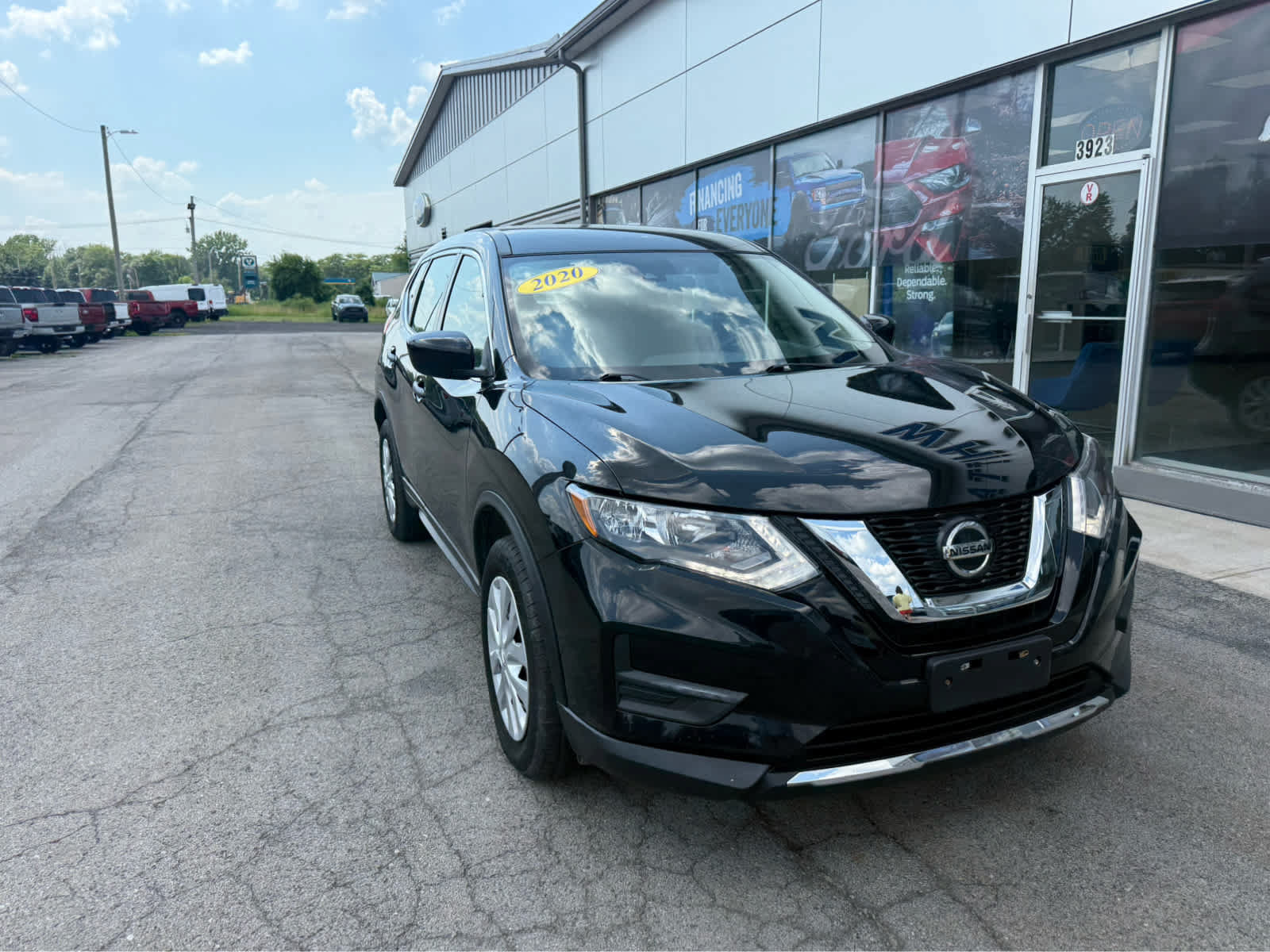 Used 2020 Nissan Rogue S AWD/4WD image 2