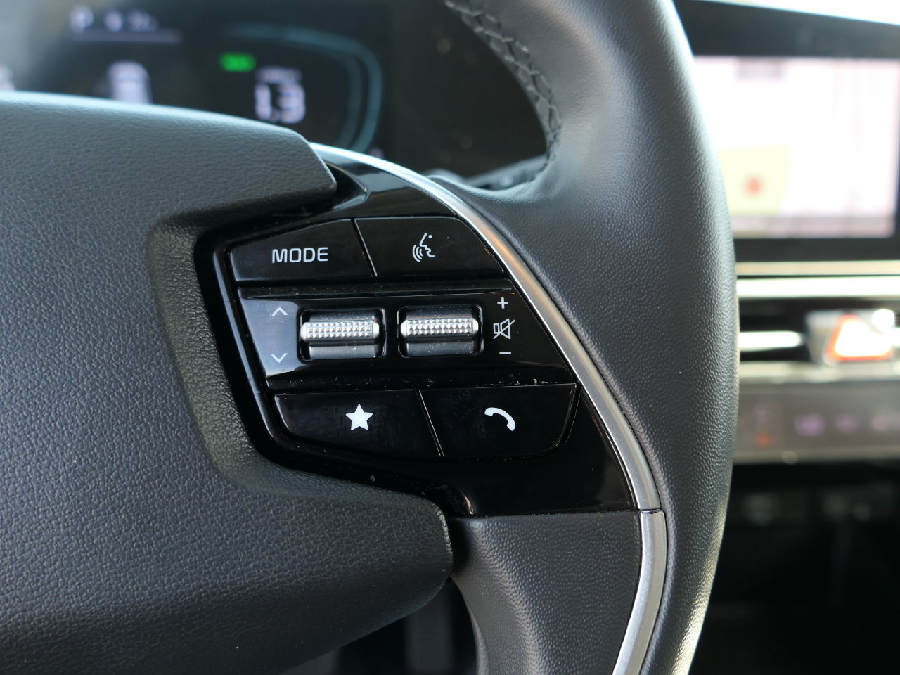 Certified 2024 Kia Niro EX FWD image 16