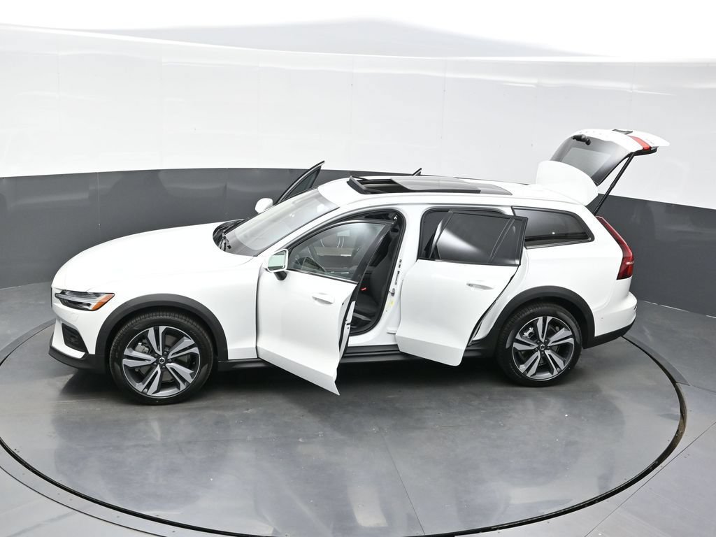 New 2026 Volvo V60 B5 Cross Country Plus w/ Protection Package Premier AWD/4WD image 39