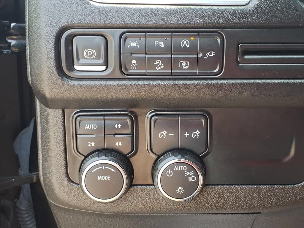 Used 2022 Chevrolet Suburban Z71 w/ Luxury Package AWD/4WD image 18