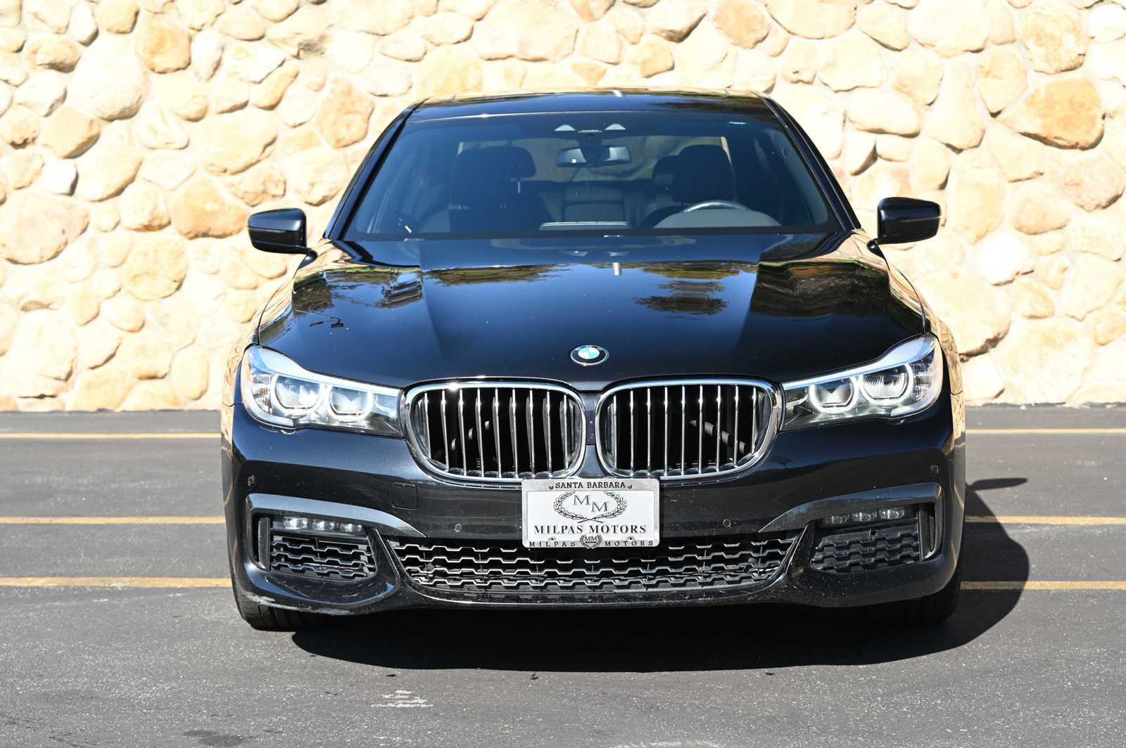 Used 2019 BMW 740i w/ M Sport Package image 2