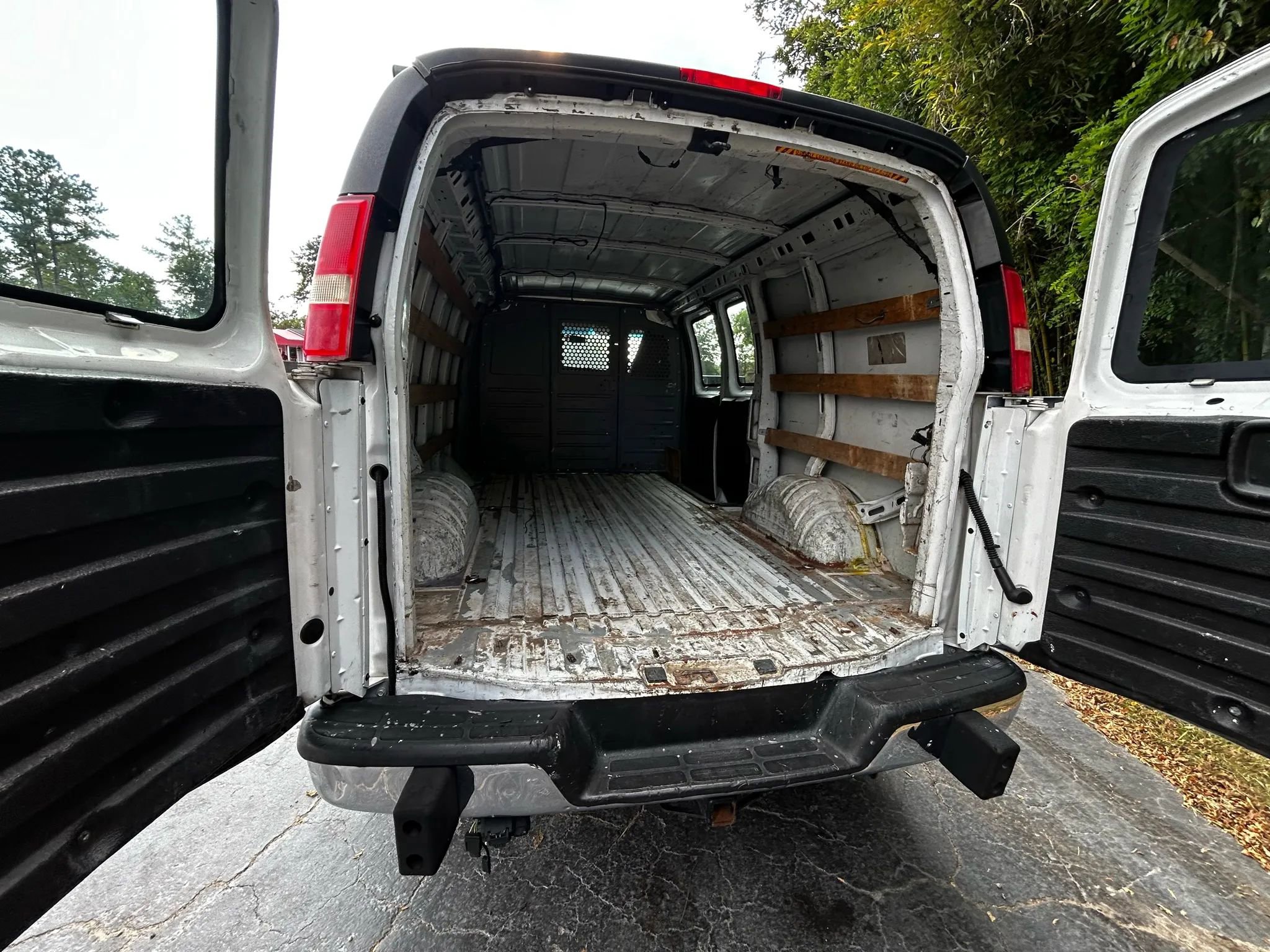 Used 2017 GMC Savana 2500 Van 3D image 13