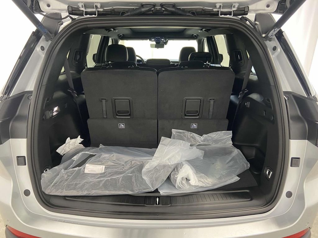 New 2025 Jeep Grand Cherokee L Limited w/ Luxury Tech Group II image 8