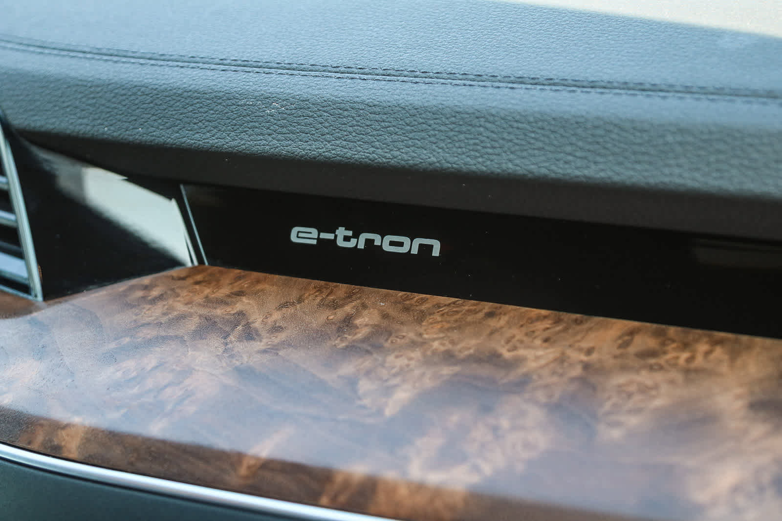 Used 2022 Audi e-tron Premium image 15