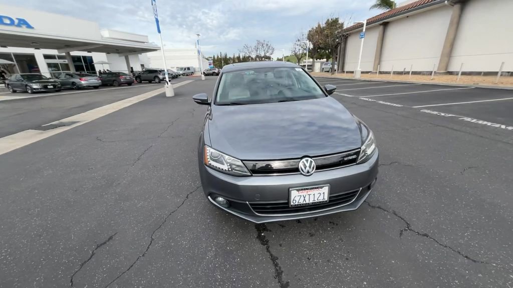 Used 2013 Volkswagen Jetta SEL Premium image 3
