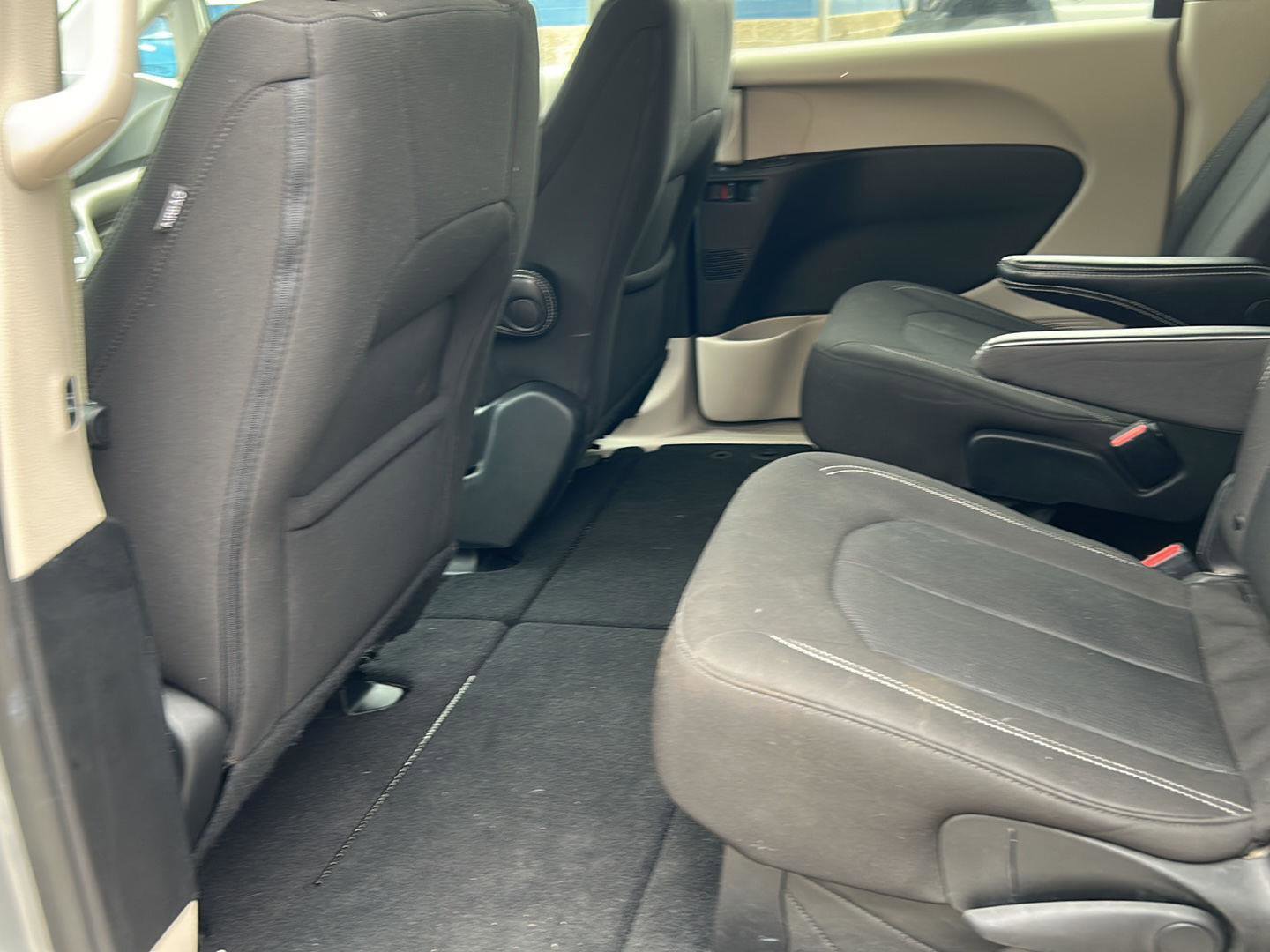 Used 2023 Chrysler Voyager LX image 6