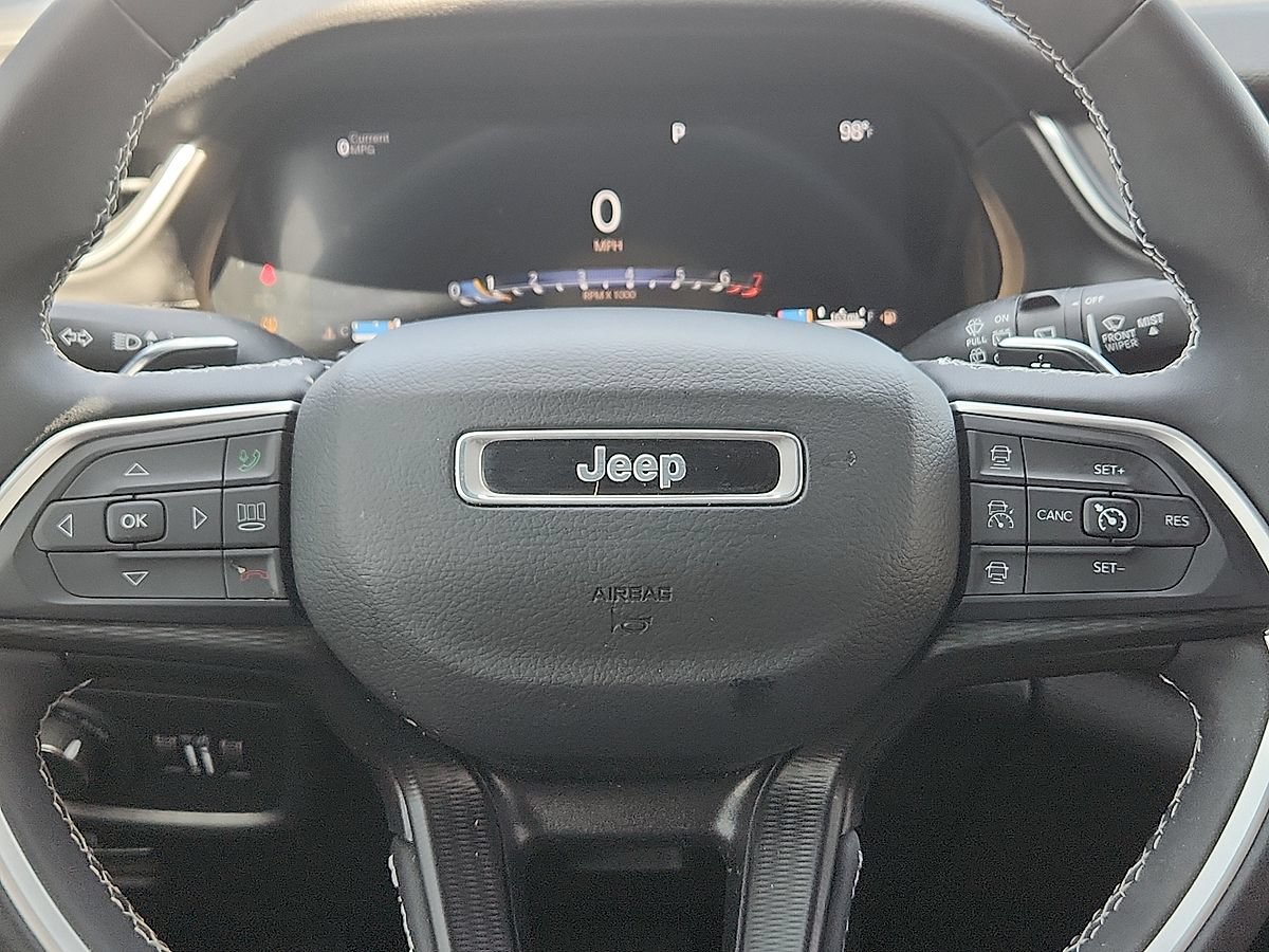 Used 2024 Jeep Grand Cherokee Laredo X w/ Trailer Tow Package AWD/4WD image 11
