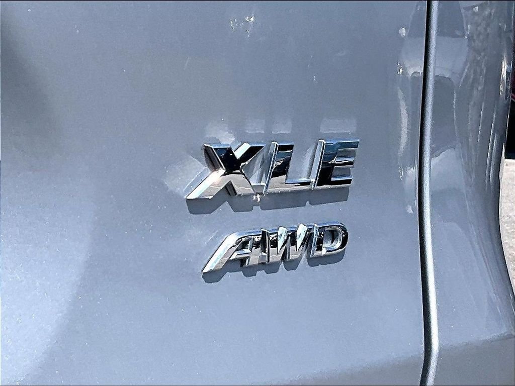 Used 2025 Toyota RAV4 XLE AWD/4WD image 29