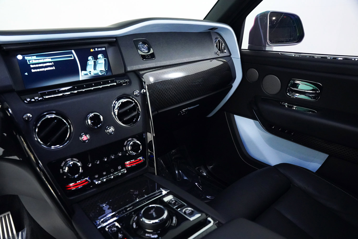 Used 2024 Rolls-Royce Cullinan Black Badge image 52