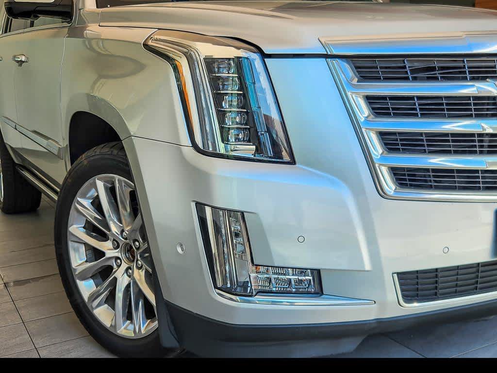 Used 2018 Cadillac Escalade Premium Luxury AWD/4WD image 4