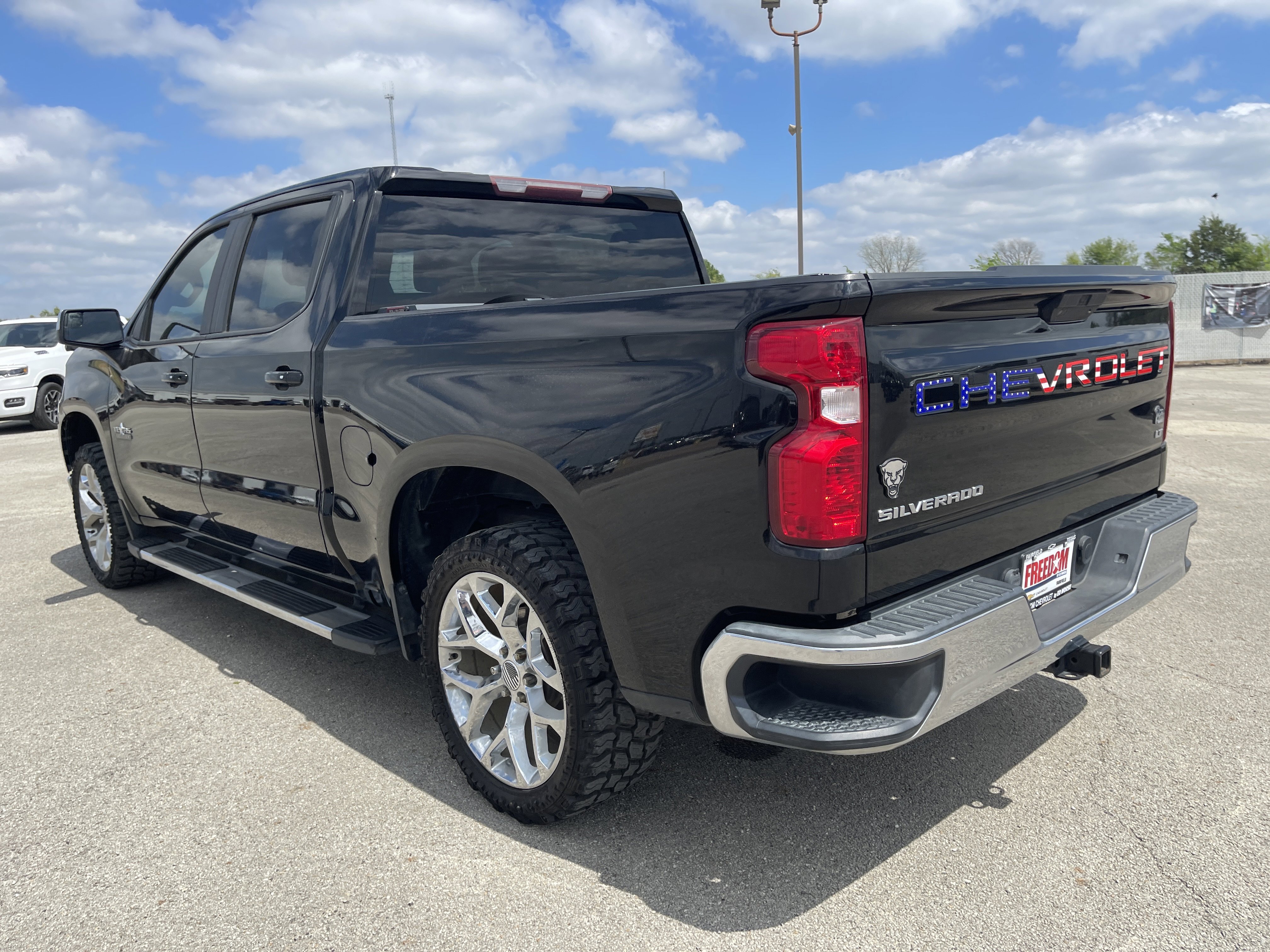 Used 2019 Chevrolet Silverado 1500 LT w/ Texas Edition image 6