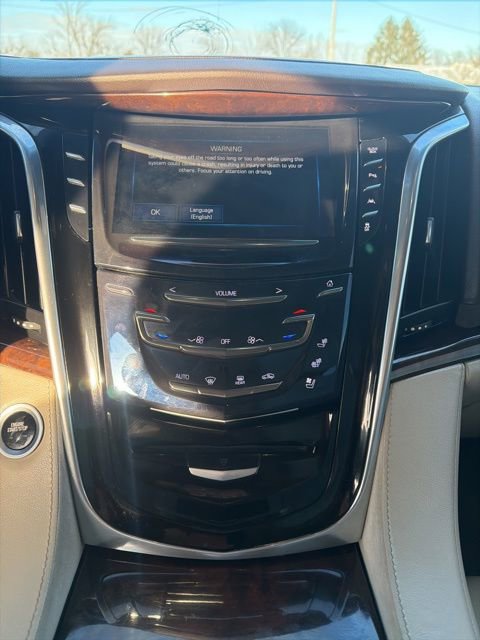 Used 2016 Cadillac Escalade ESV Premium image 12
