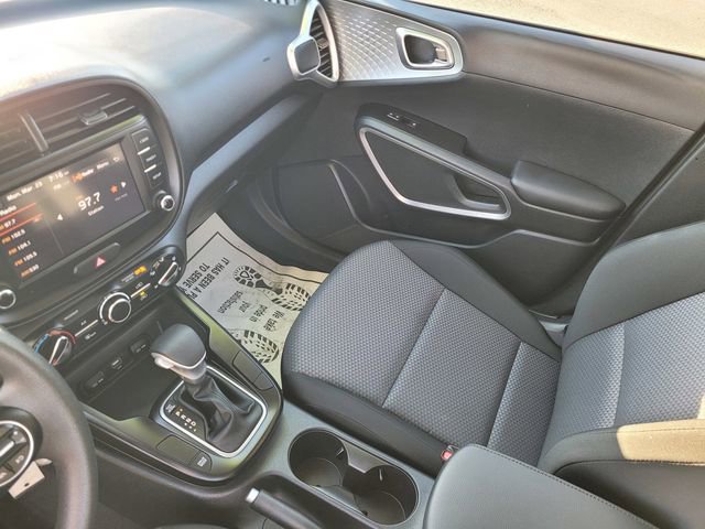 Used 2025 Kia Soul LX FWD image 11