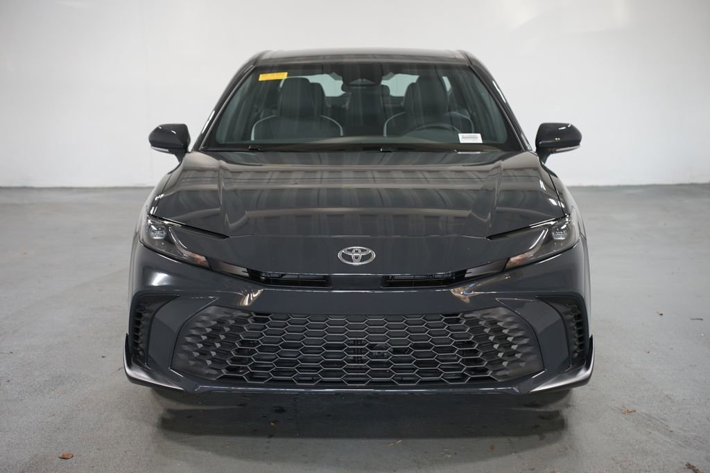 Used 2025 Toyota Camry SE image 2