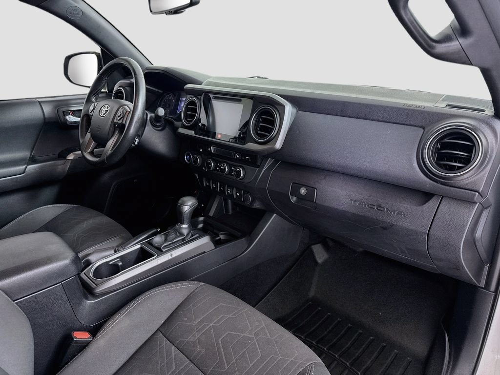 Used 2017 Toyota Tacoma TRD Sport AWD/4WD image 30