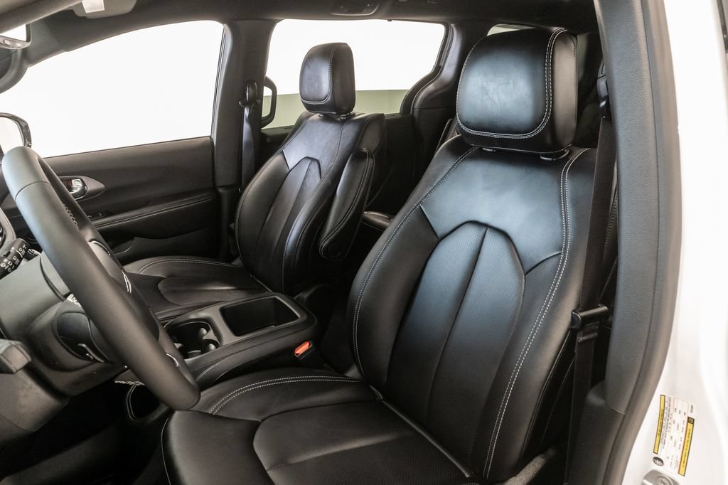 New 2026 Chrysler Pacifica Select FWD image 9