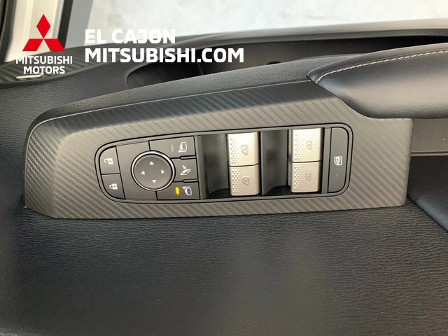 New 2025 Mitsubishi Outlander SE image 10