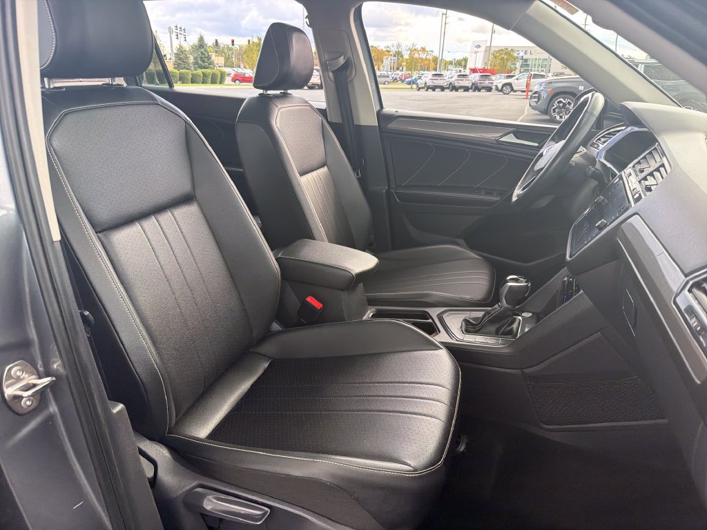 Certified 2023 Volkswagen Tiguan SE w/ Panoramic Sunroof Package FWD image 26